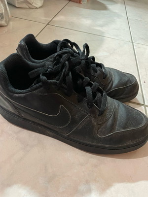 Nike women's athletic shoes used, size 40, black