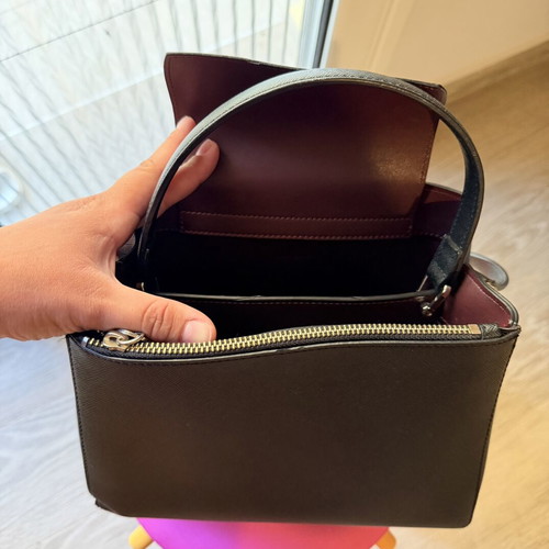 Bag like new, black exterior and burgundy interior, durable material