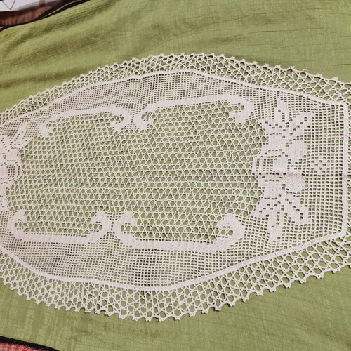 Crochet square like new, table mat cover 78x45 cm