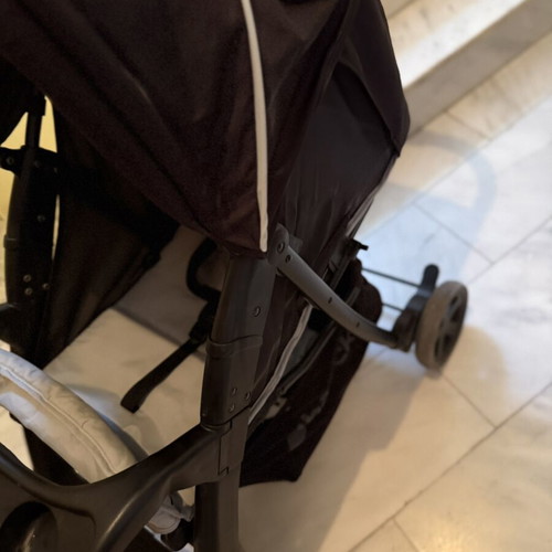 Παιδικό καρότσι μωρού μαύρο με μεγάλη κουκούλα