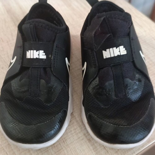 Nike athletic shoes size 26 like new, black