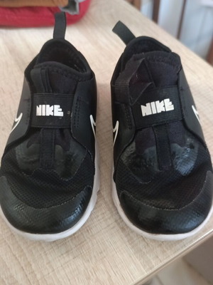Nike athletic shoes size 26 like new, black