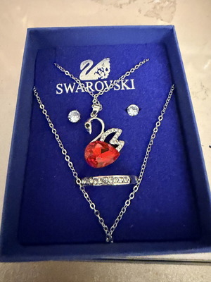 Swarovski σετ με κολιέ, σκουλαρίκια και δαχτυλίδι σαν καινούργιο, ασημί