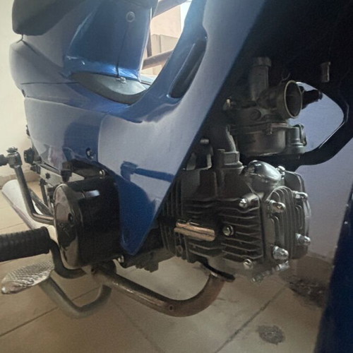 Lifan 125cc motor like new, black color, semi-automatic
