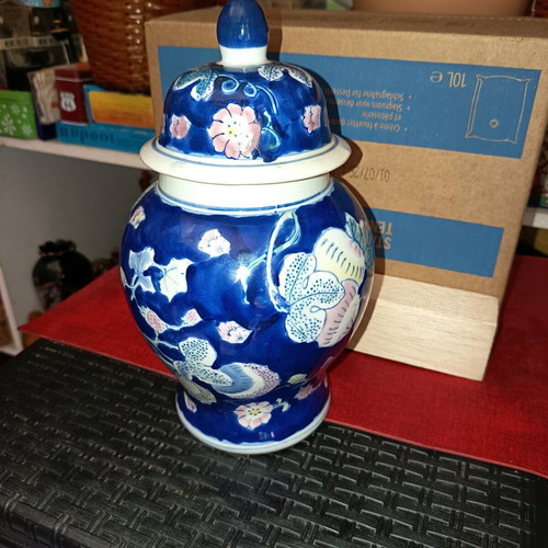 Chinese vase with lid new, dark blue porcelain