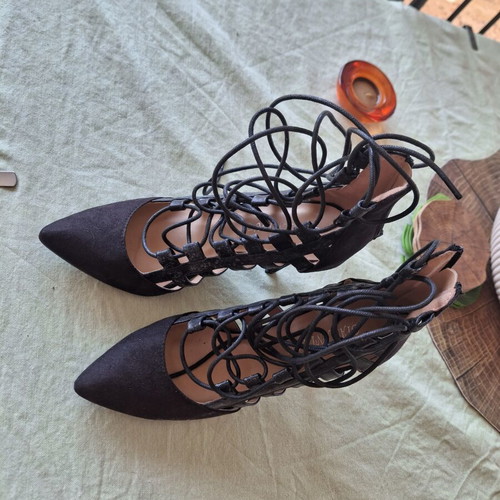 Pumps size 36 black, like new
