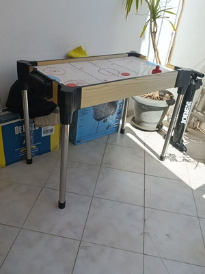 Children's air hockey table with detachable legs