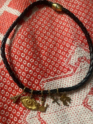 Necklace with magnetic clasp like new