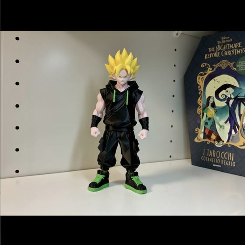Goku Super Sayan Urban figure new