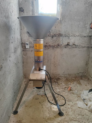 Πολτοποιητής φρούτων-λαχανικών σαν καινούργιος με δύο σίτες και καινούργια μαχαίρια