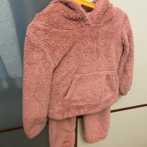 Girls' tracksuit set 4-5 years like new, pink furry fabric