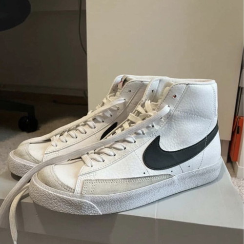 Nike Blazer Mid '77 athletic shoes like new, size 40, white