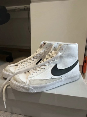 Nike Blazer Mid '77 athletic shoes like new, size 40, white