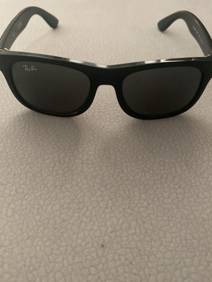 Ray Ban детски слънчеви очила като нови, черни