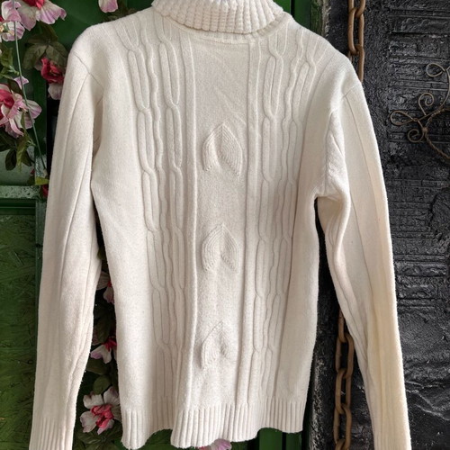 Women's wool turtleneck sweater white like new, size M-L
