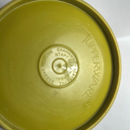 Tupperware food container with lid 650ml used