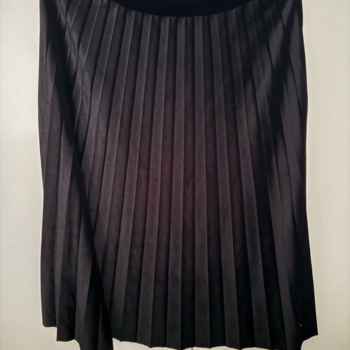 Velvet pleated skirt black like new, size 38/M
