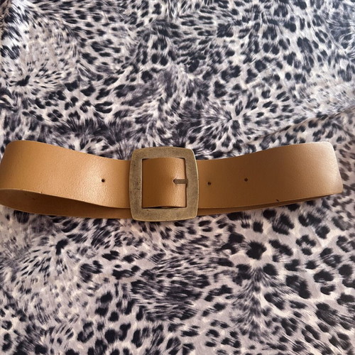 Toi&Moi leather women's belt with wide strap and large vintage metal buckle, like new