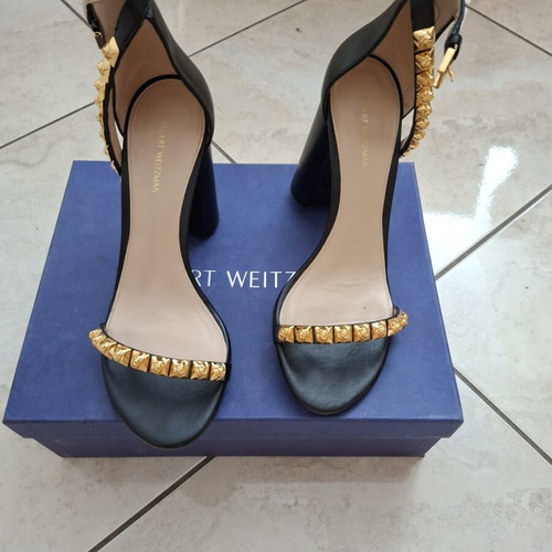 Stuart Weitzman Rosemarie black leather sandals like new with gold studs