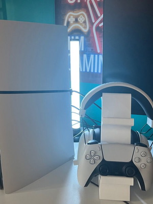 PlayStation 5 Digital Slim Edition 825GB like new with accessories