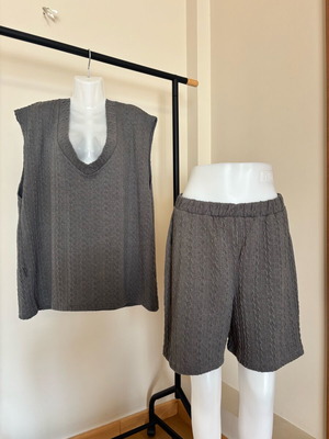 Bubblegun oversized knitted top and knitted shorts gray like new