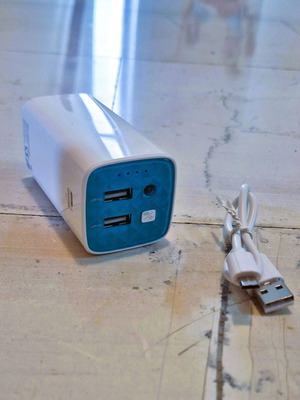 Power Bank TP-Link 10,400mAh white/blue like new with flashlight