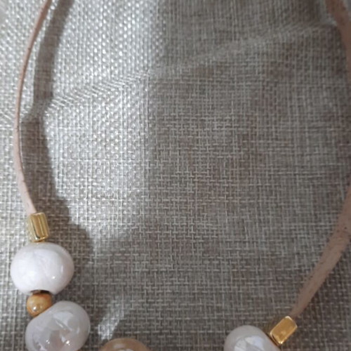 Handmade necklace with gold details and porcelain stones new, beige