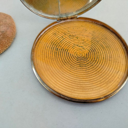Powder compact used, vintage 60s with broken mirror