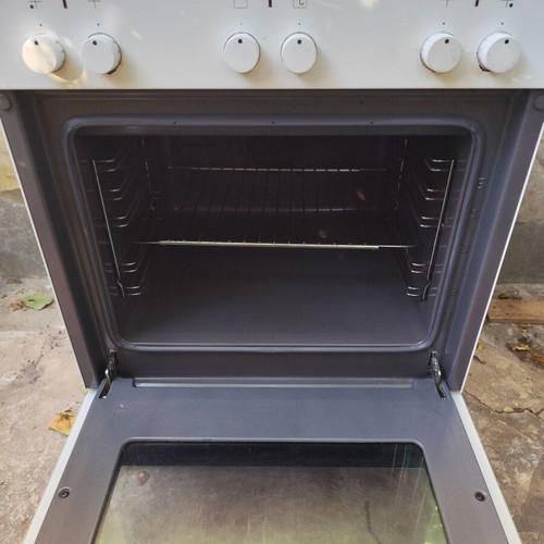 Siemens ceramic kitchen stove like new, fully functional, class A