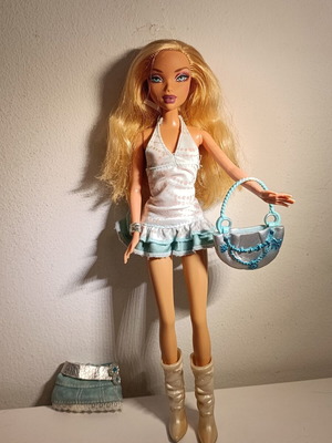 Κούκλα Barbie My Scene Bling Bling Kennedy σχεδόν πλήρες σετ