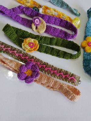 Knitted bracelets and chokers like new, multicolor