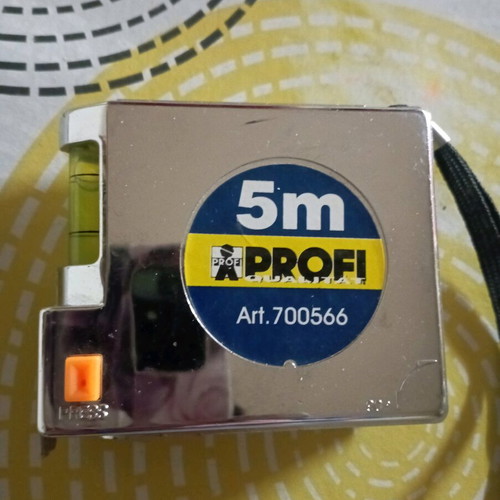 Profi tape measure 5 meters with built-in level like new