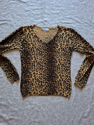 Women's blouse with leopard print, like new, size M-L