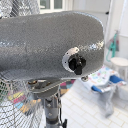 Outdoor fan like new with three speeds, very powerful