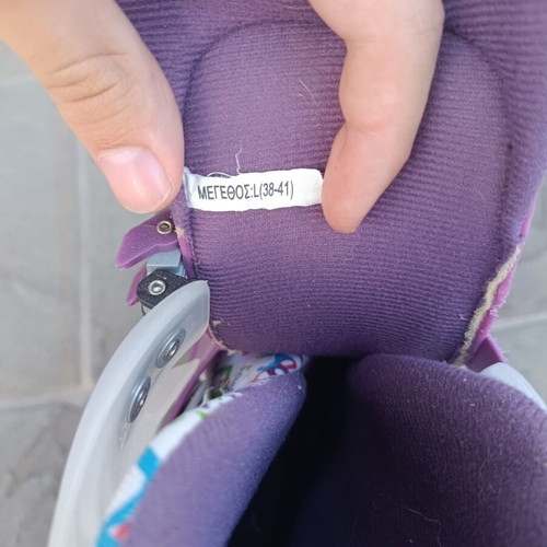 Women's rollers size 38-41 like new with helmet light and pads