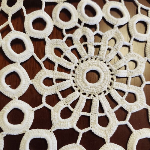 Handmade tablecloth 80 cm diameter like new
