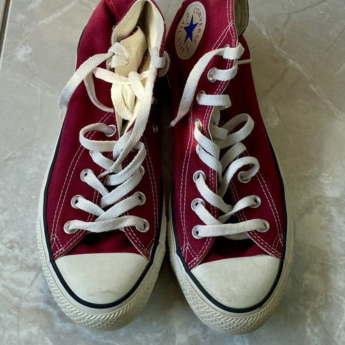 Converse Chuck Taylor All Star High Top sneakers like new, burgundy