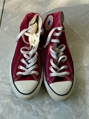 Converse Chuck Taylor All Star High Top sneakers like new, burgundy