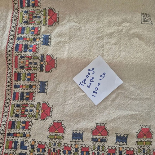 Tablecloth 120cm x 120cm needs hemming