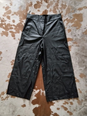 Black leather pants like new, size L