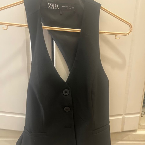 Zara vest with back opening new, black