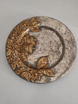 Decorative Christmas platter like new, ceramic