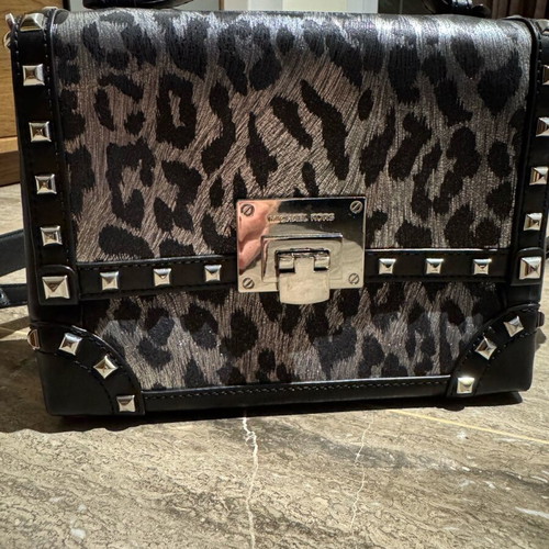 Michael Kors crossbody bag with studs like new, black
