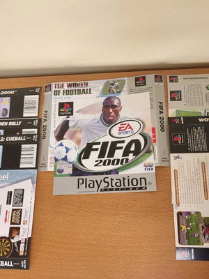 Εξώφυλλα PlayStation 1 σαν καινούργια, σετ FIFA 2000 και άλλα
