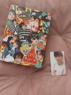NCT Dream Hot Sauce албум като нов с фотокнига и фотокарта