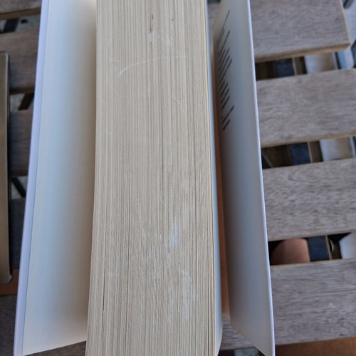 Camilla Lackberg Oikogeneiaka Mystika book like new, Greek