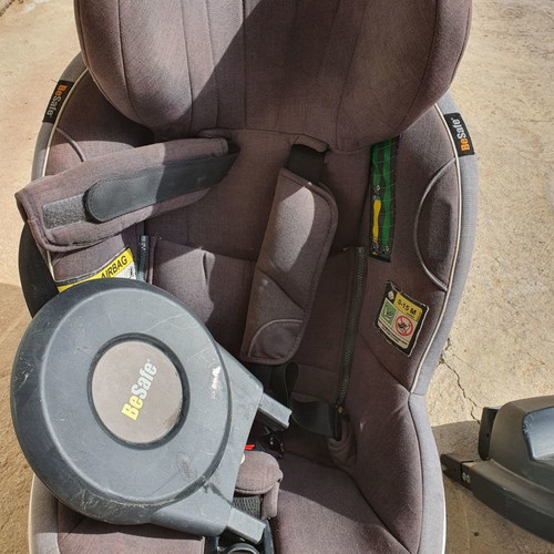 BeSafe iZi Modular Car Seat used with Isofix base