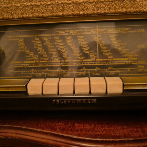 Vintage Telefunken 673 WU radio used, made in Germany
