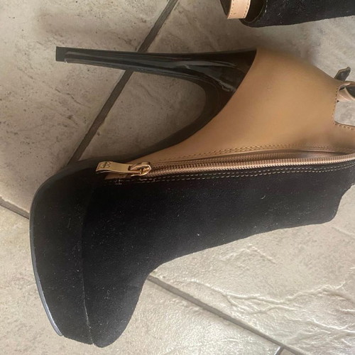 Migato ankle boots new, black suede with beige leather and strap