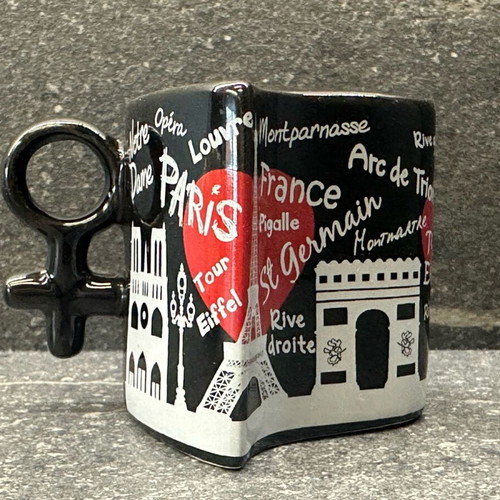 Set of 2 heart-shaped mugs new, white and black with French designs
